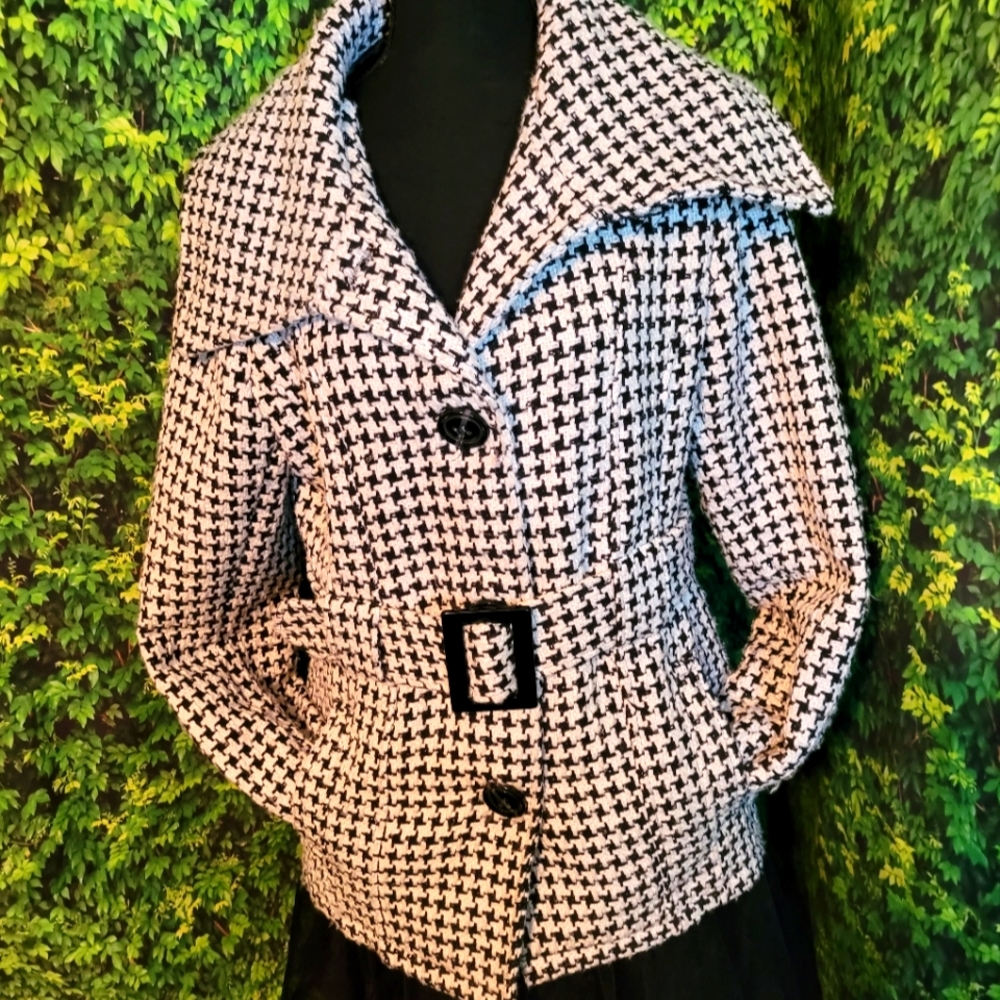 Me Jane Brand Black/White Hounds tooth Belted Cape Collar Jacket Coat Size - L